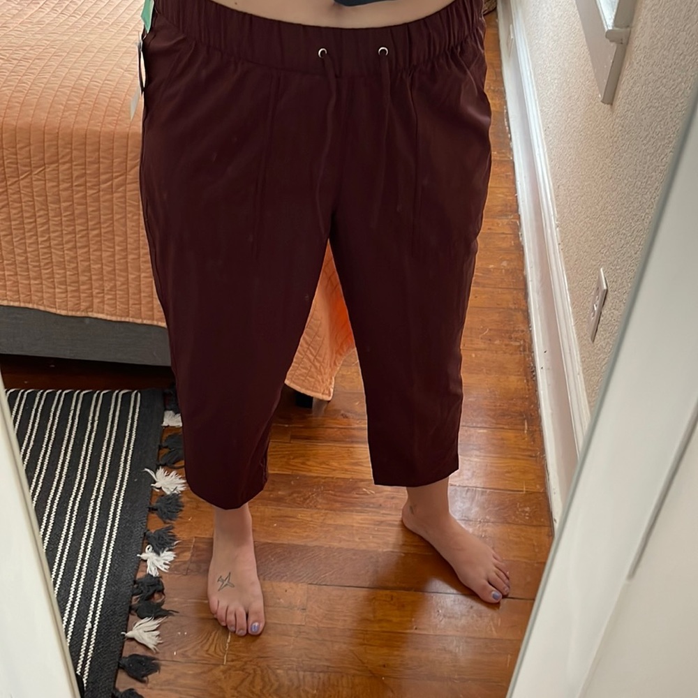 NEW: Old Navy Cropped Joggers